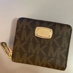 Michael Kors small logo wallet. NWOT. NEVER USED.